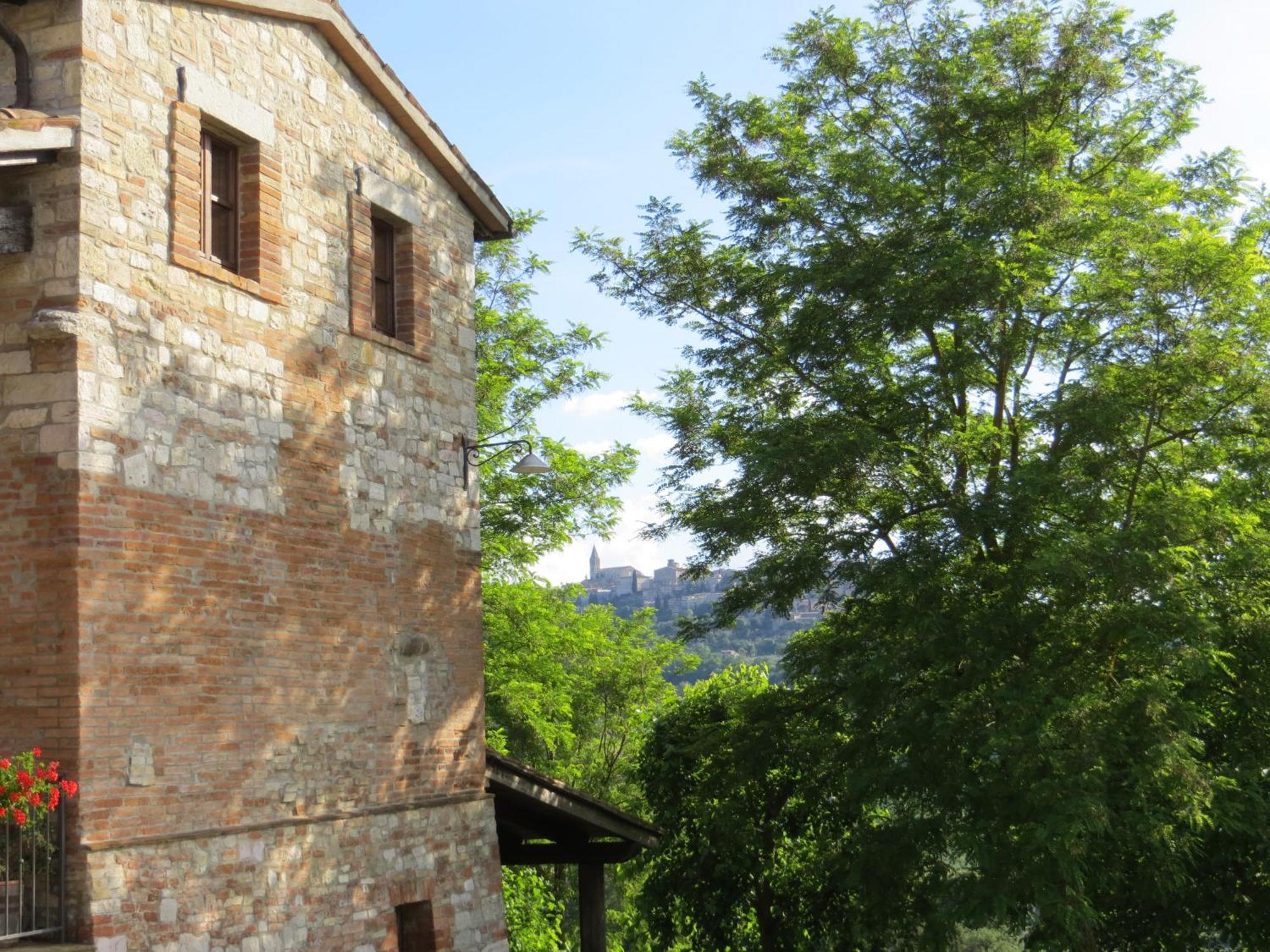 Agriturismo Casale Delle Lucrezie Todi Exterior foto